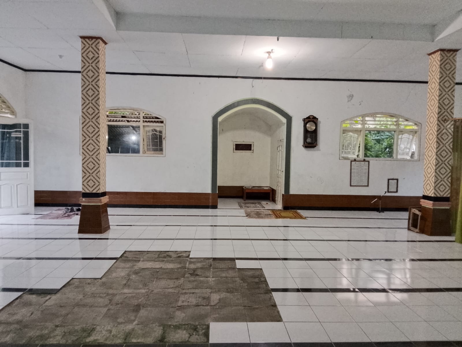 Foto Dalam Masjid (Mimbar/Mihrab) — DARUL ISHLAH, Barurejo, Siliragung
