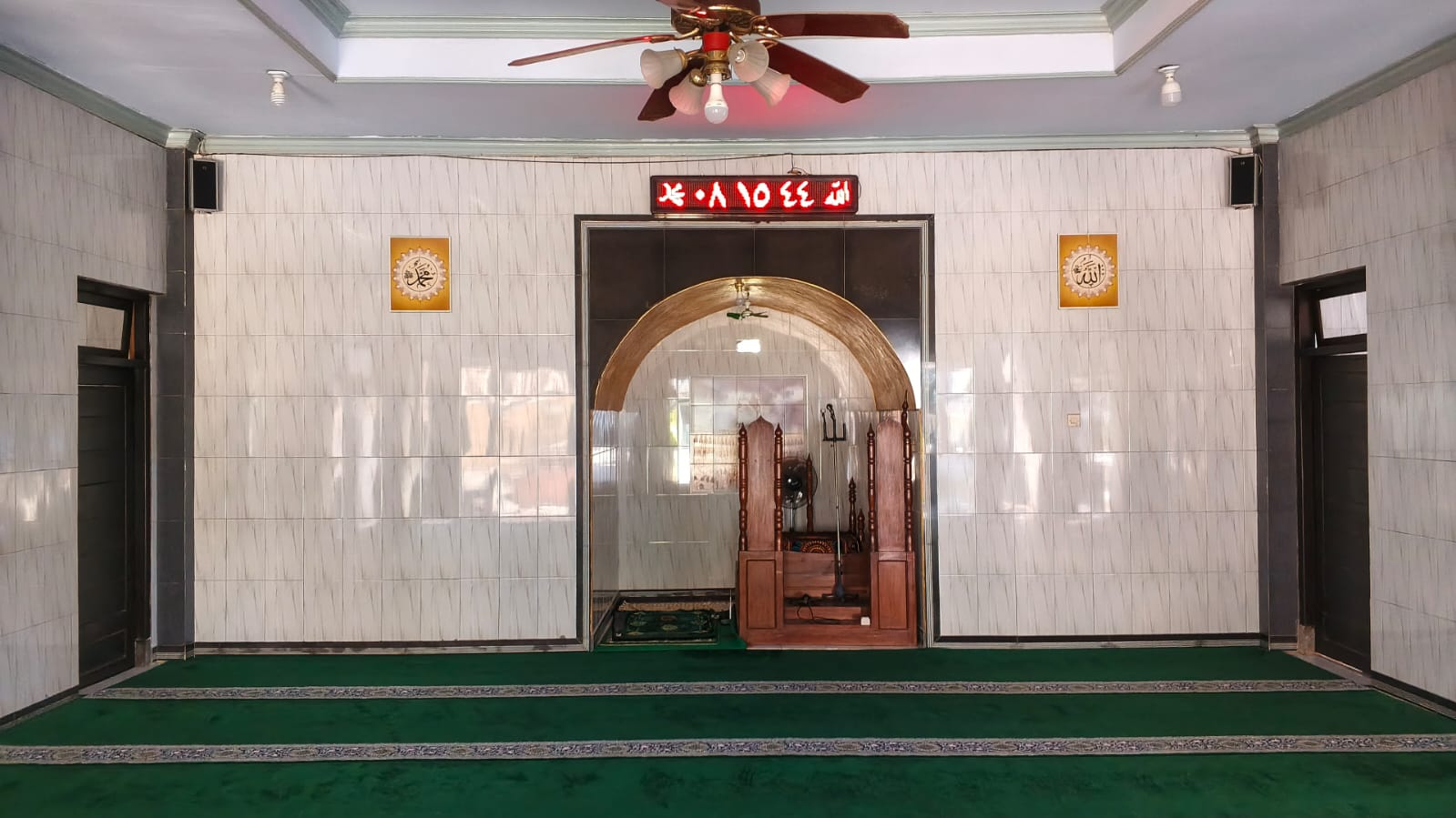 Foto Dalam Masjid (Mimbar/Mihrab) — AL-AMIN, Tulungrejo, Glenmore