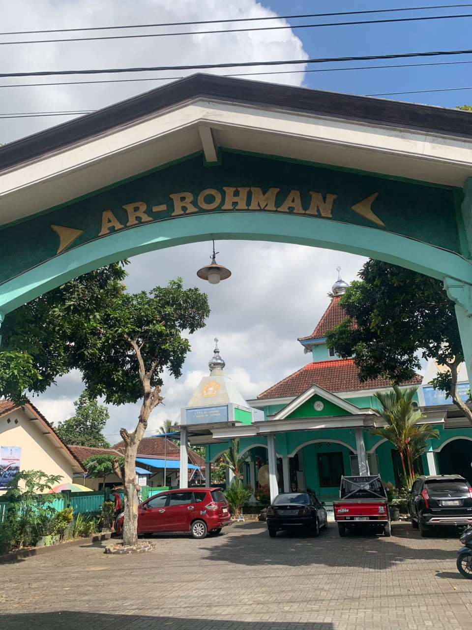 Foto Depan Masjid & Papan Nama — Ar-Rohman, Yosomulyo, Gambiran
