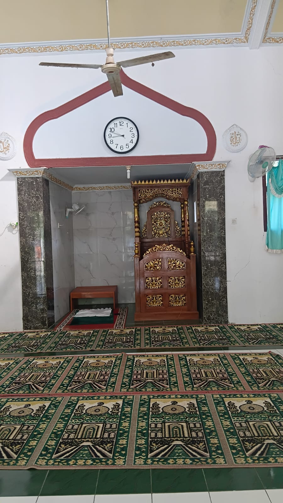 Foto Dalam Masjid (Mimbar/Mihrab) — BAITUR ROHIM, Seneporejo, Siliragung