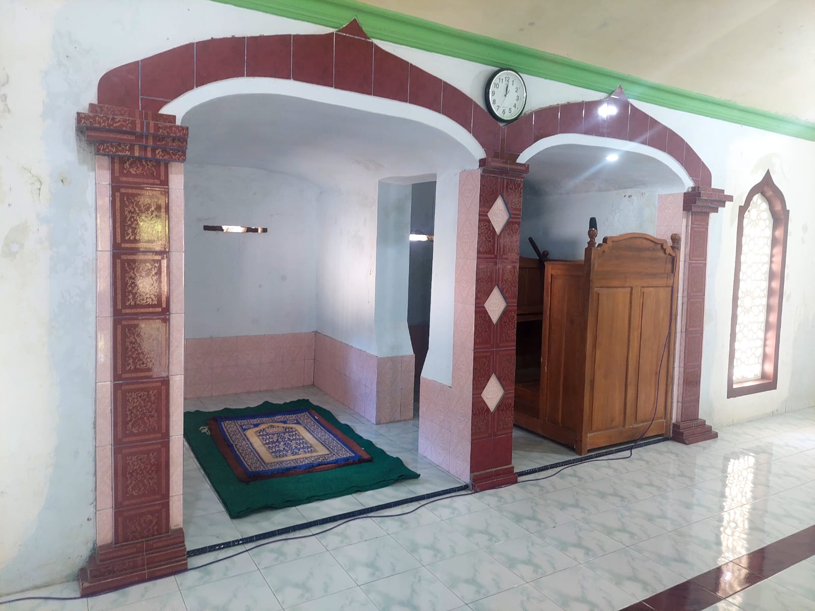 Foto Dalam Masjid (Mimbar/Mihrab) — Ussisa Alattaqwa, Kebondalem, Bangorejo