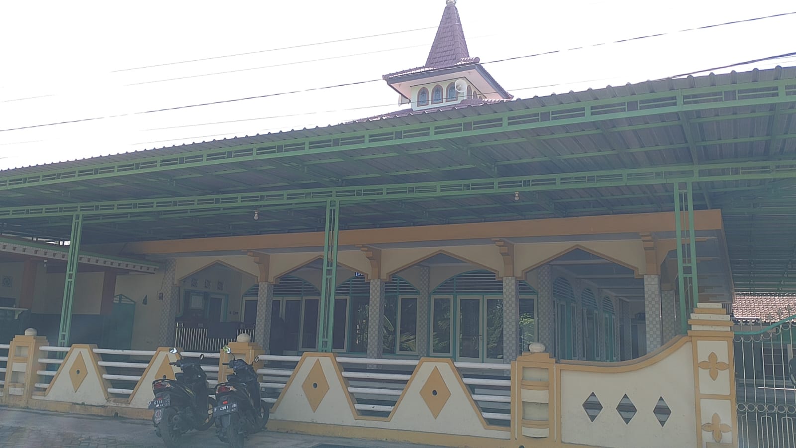 Foto Depan Masjid & Papan Nama — BAITURROHMAN, Jambesari, Giri