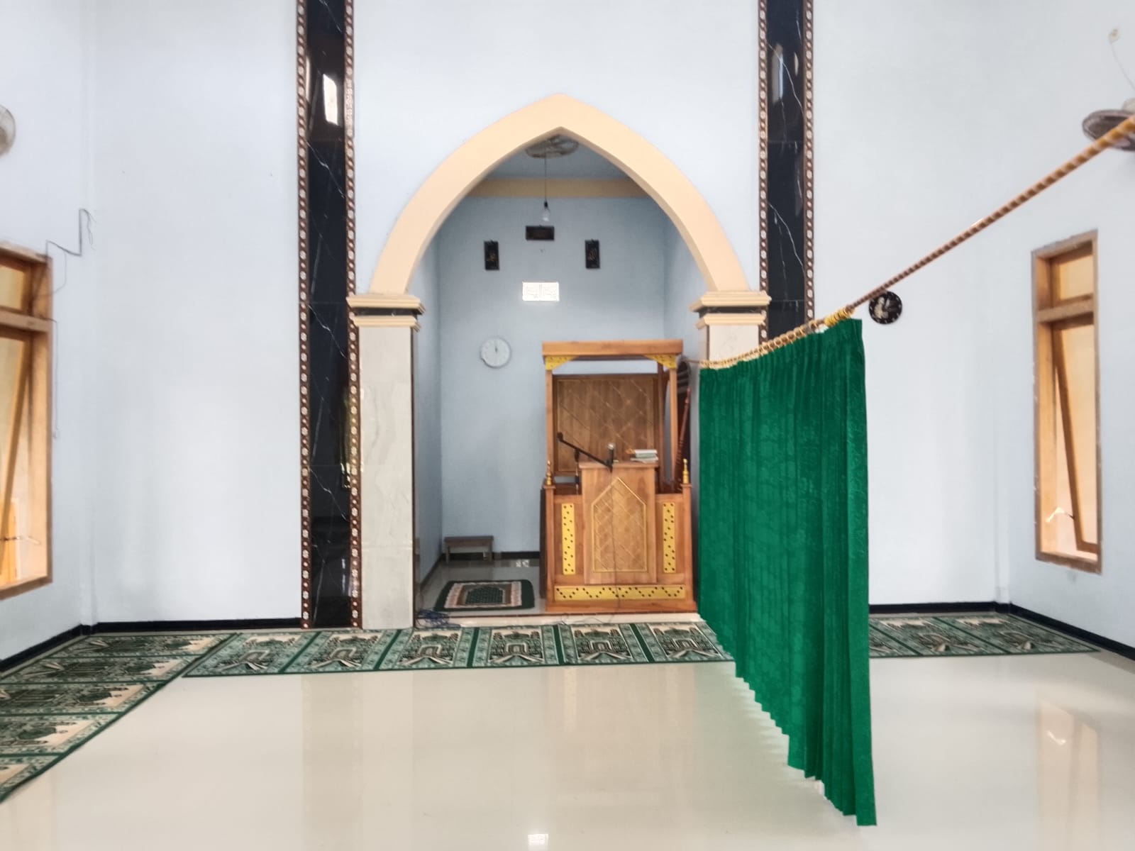 Foto Dalam Masjid (Mimbar/Mihrab) — AL HUDA, Barurejo, Siliragung