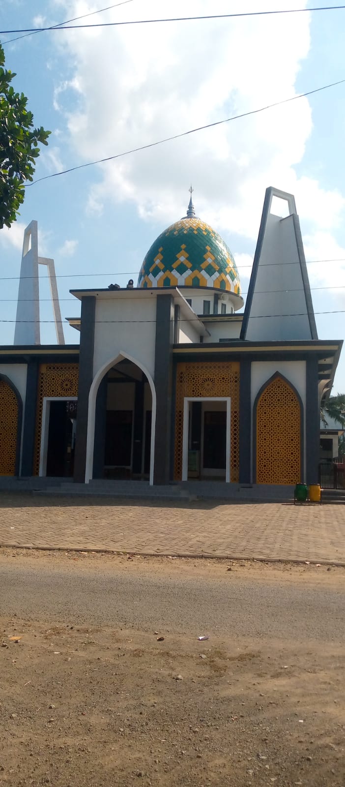 Foto Depan Masjid & Papan Nama — AL IJABAH, Sarongan, Pesanggaran
