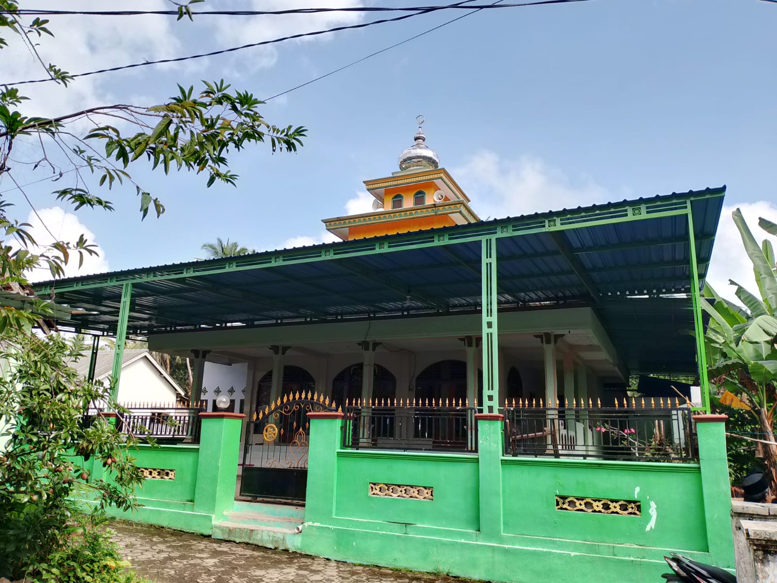 Foto Depan Masjid & Papan Nama — BAITURROHIM, Jambesari, Giri