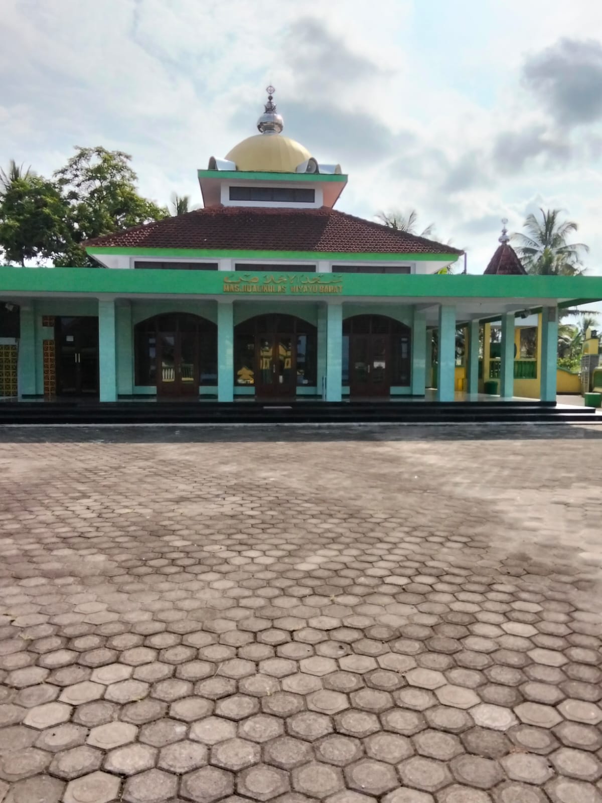 Foto Depan Masjid & Papan Nama — Al Ikhlas, Bedewang, Songgon