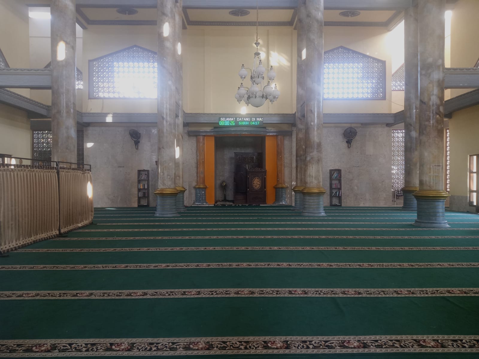 Foto Dalam Masjid (Mimbar/Mihrab) — BAITURROHIM, Pondoknongko, Kabat