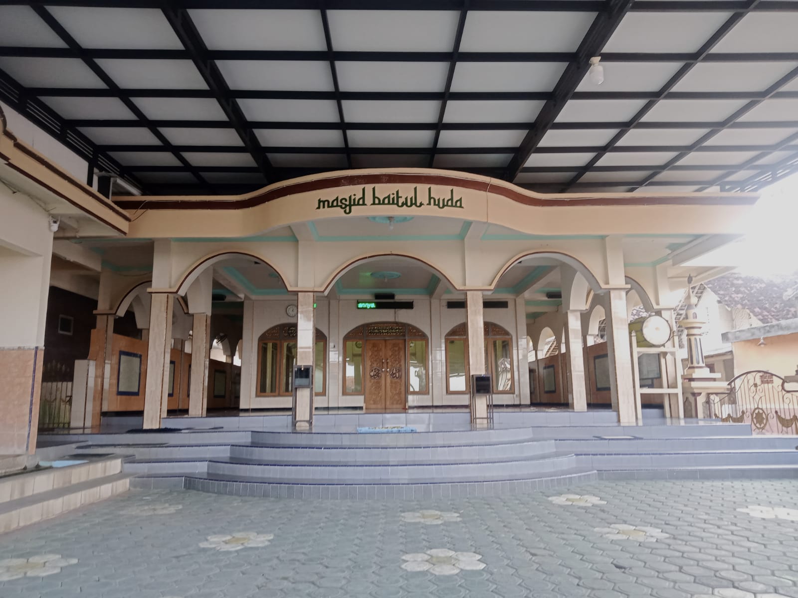 Foto Depan Masjid & Papan Nama — BAITUL HUDA, Kalirejo, Kabat