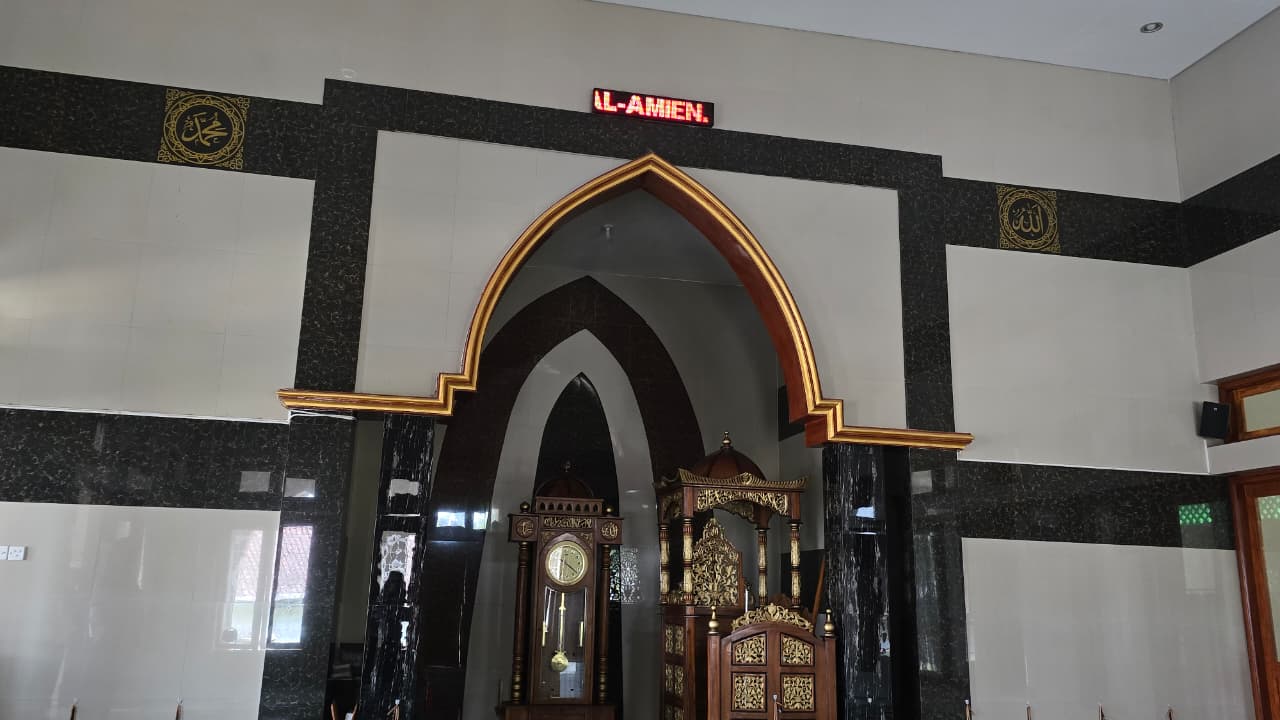 Foto Dalam Masjid (Mimbar/Mihrab) — AL-AMIEN, Tamansari, Licin