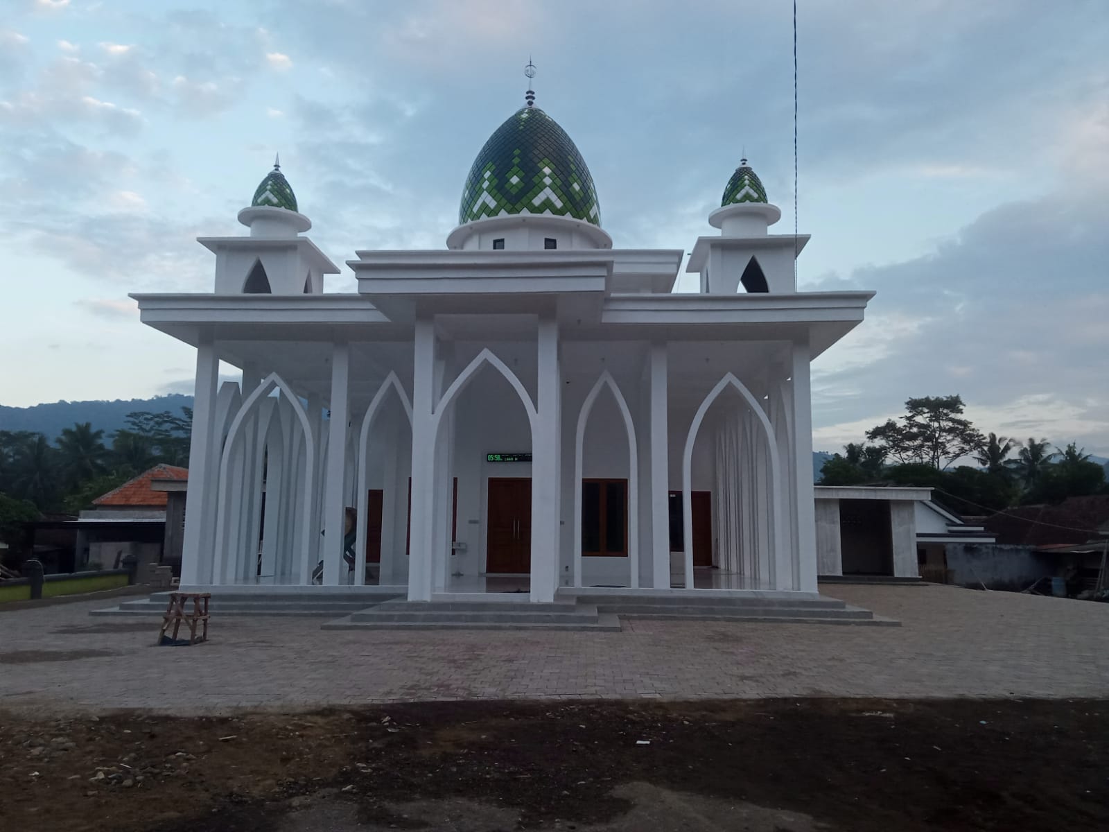 Foto Depan Masjid & Papan Nama — AL FALAH, Kandangan, Pesanggaran