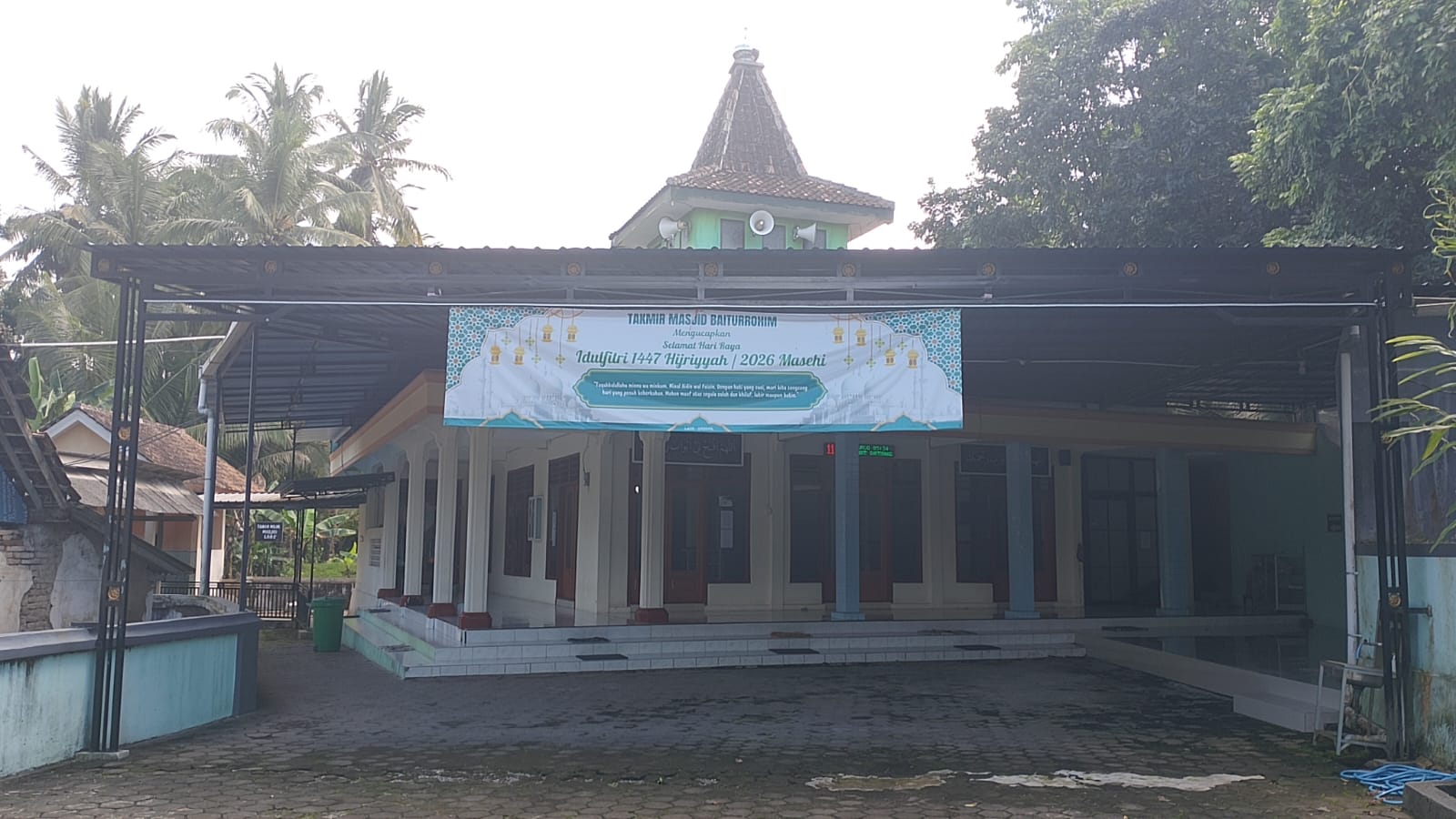 Foto Depan Masjid & Papan Nama — BAITURROHIM, Grogol, Giri