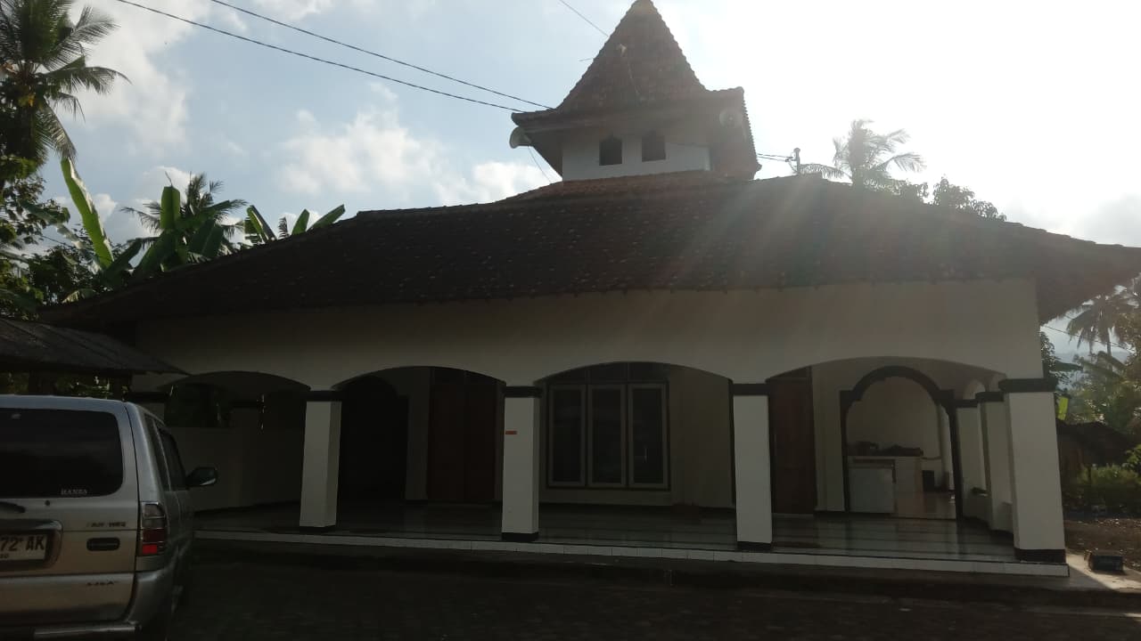 Foto Depan Masjid & Papan Nama — AL - HIDAYAH, Barurejo, Siliragung