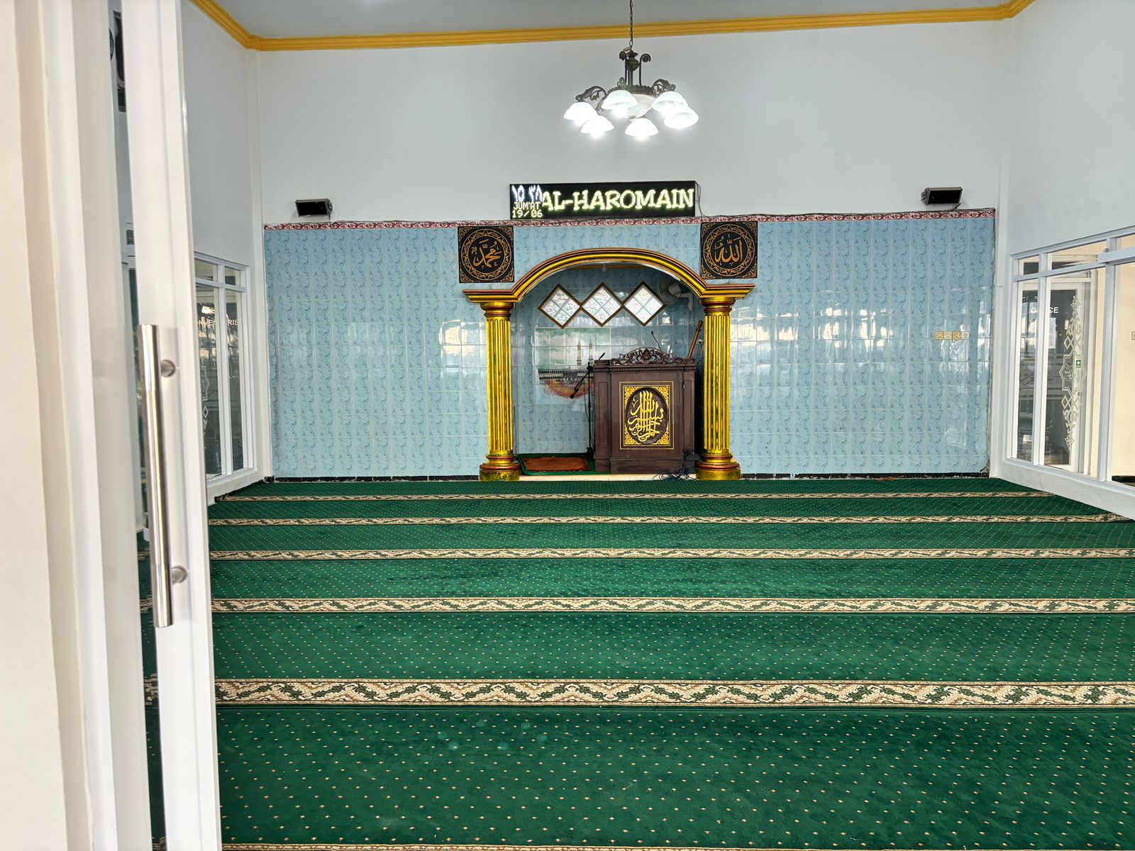 Foto Depan Masjid & Papan Nama — Al - HAROMAIN, Kedaleman, Rogojampi