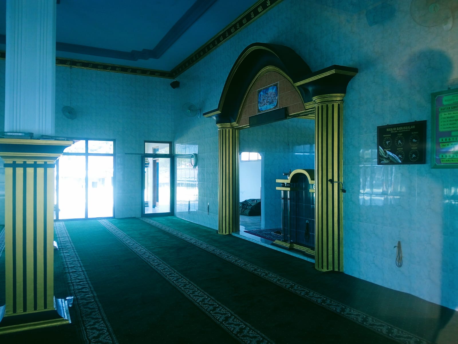 Foto Dalam Masjid (Mimbar/Mihrab) — Masjid Babussalam, Kajarharjo, Kalibaru