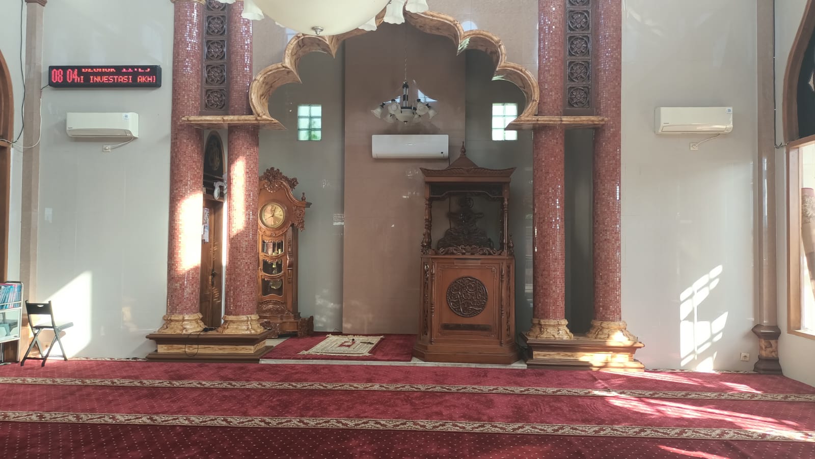 Foto Dalam Masjid (Mimbar/Mihrab) — Baitul Muttaqin, Sobo, Banyuwangi