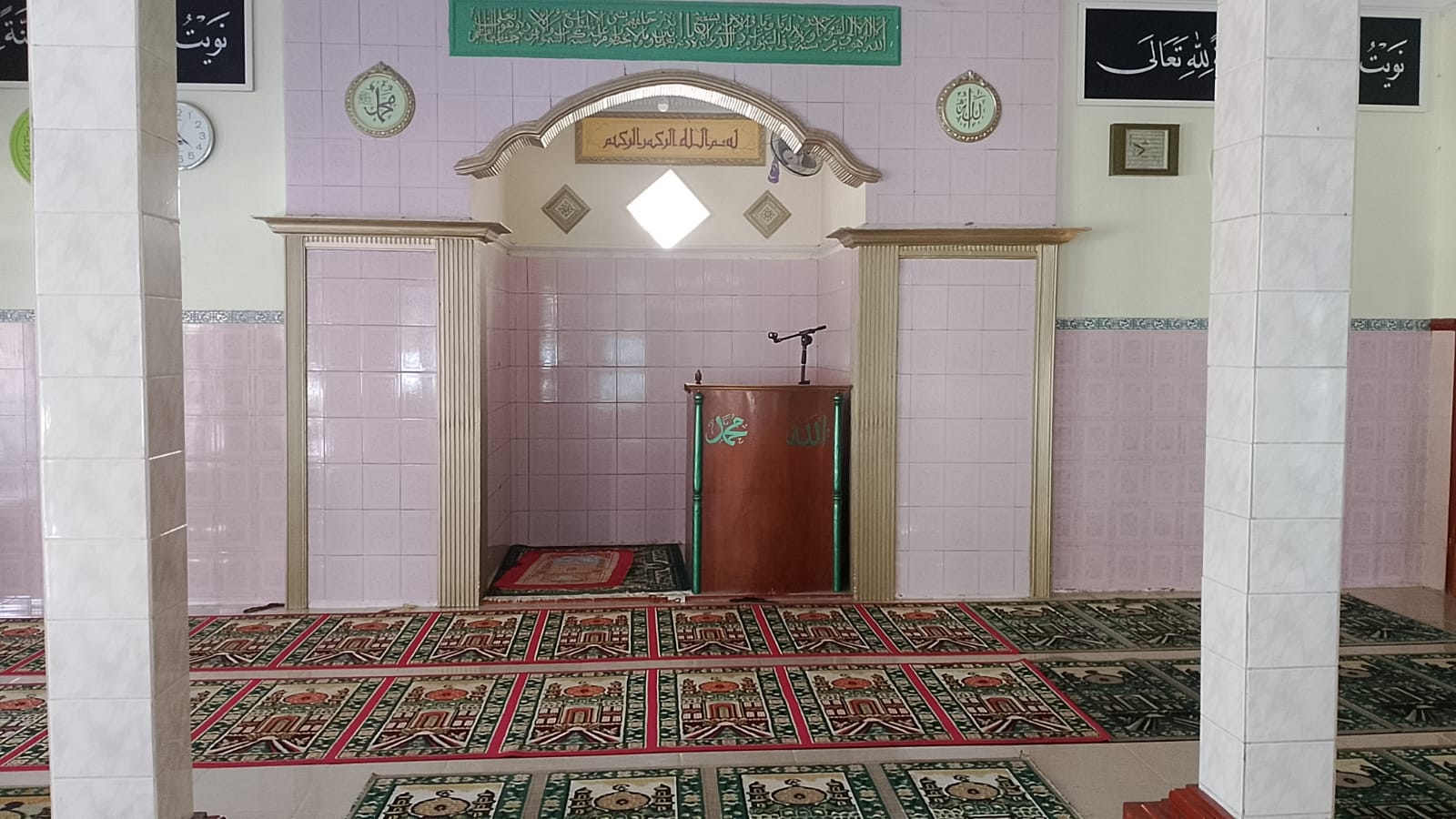 Foto Dalam Masjid (Mimbar/Mihrab) — BAITURROHIM, Grogol, Giri