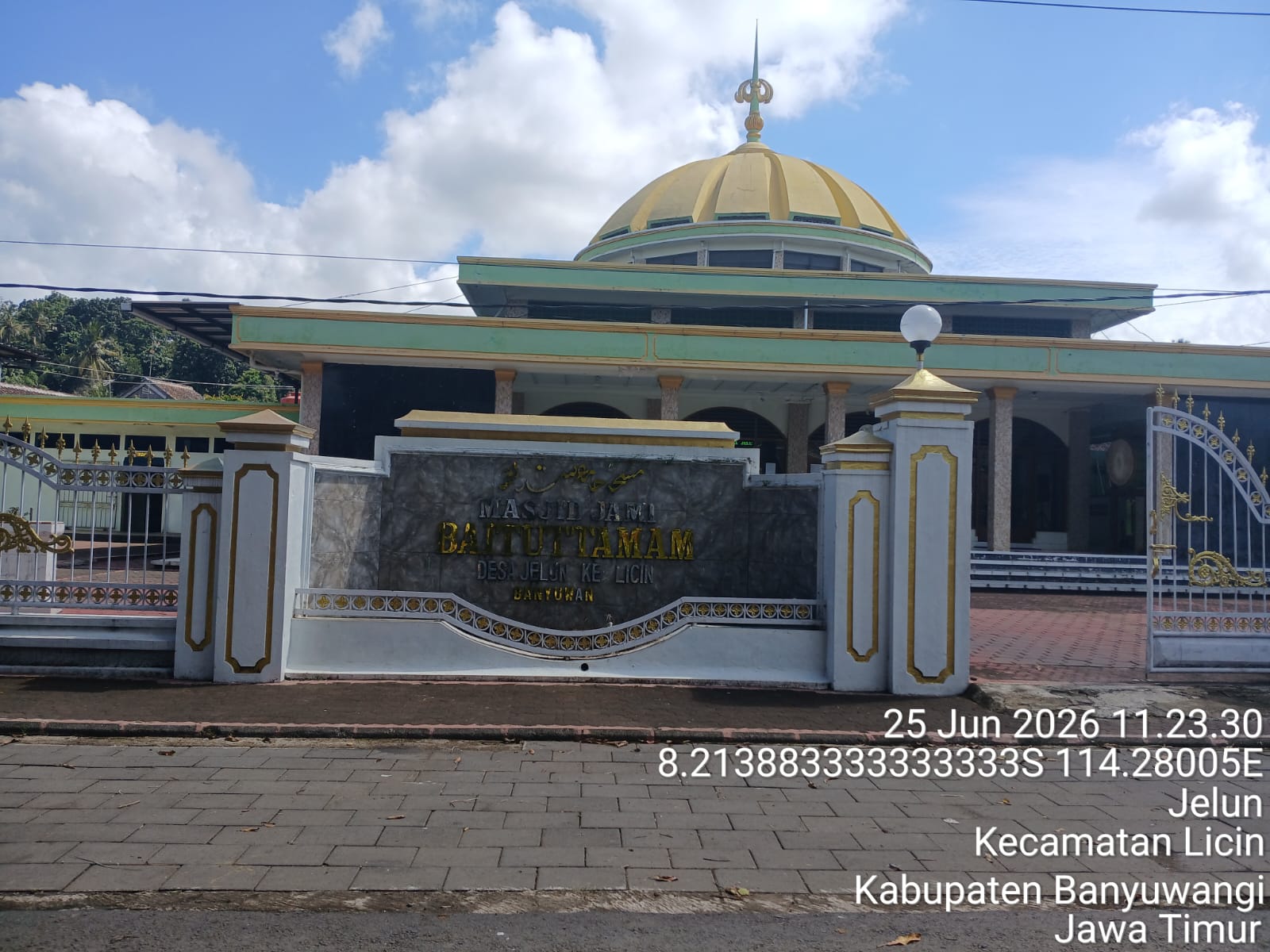 Foto Depan Masjid & Papan Nama — Baiatuttamam, Jelun, Licin