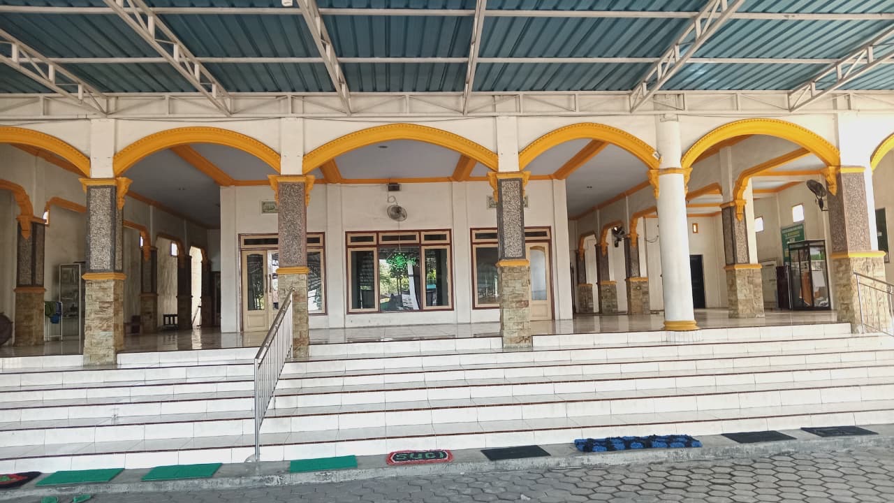Foto Depan Masjid & Papan Nama — Al-Munawaroh, Sukomaju, Srono