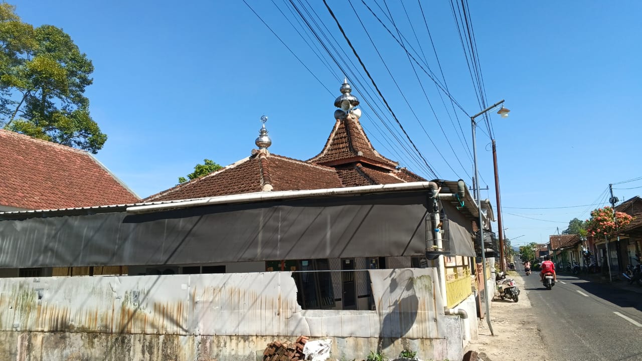 Foto Depan Masjid & Papan Nama — BAITUR ROHMAN, Tegalharjo, Glenmore