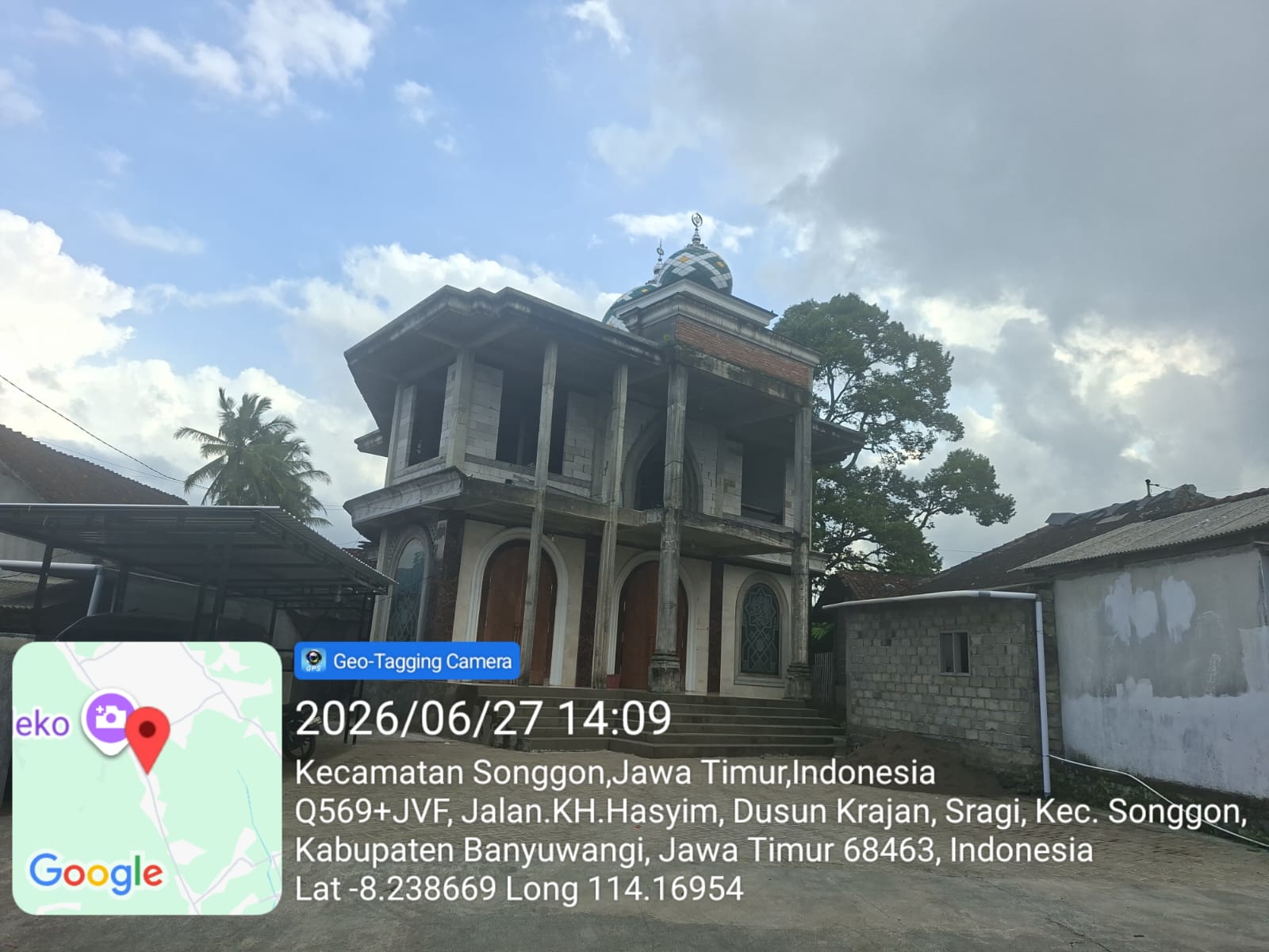 Foto Depan Masjid & Papan Nama — Taajul Akbar, Sragi, Songgon