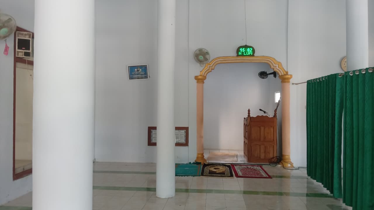 Foto Dalam Masjid (Mimbar/Mihrab) — AL - HIDAYAH, Barurejo, Siliragung