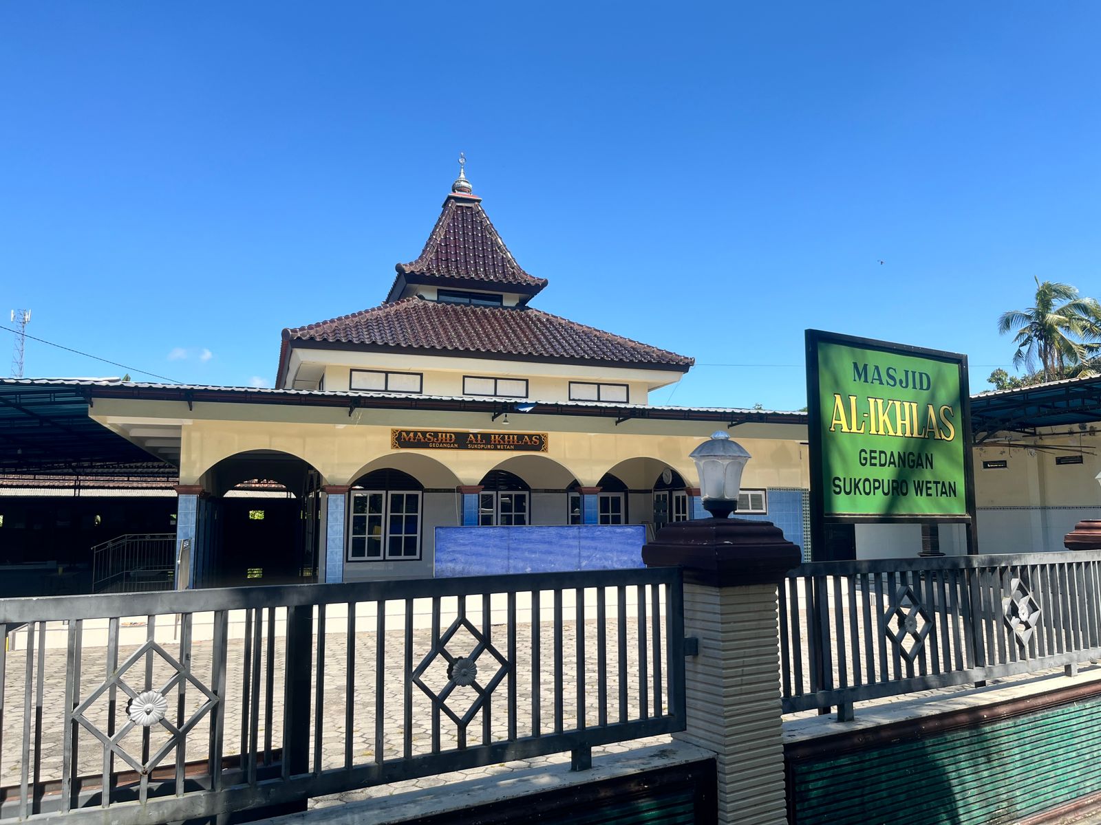 Foto Depan Masjid & Papan Nama — Al-Ikhlas, Sukonatar, Srono