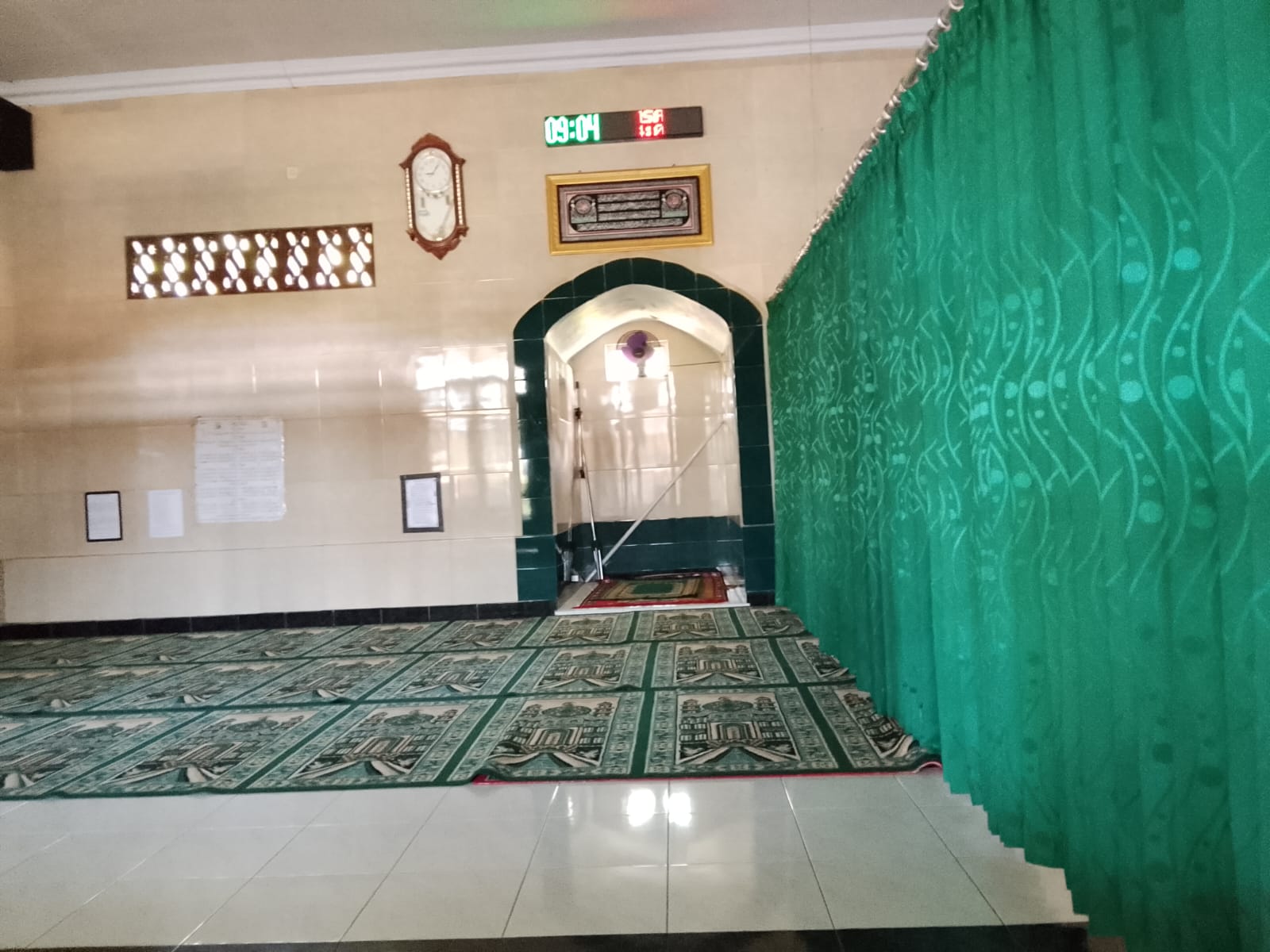 Foto Dalam Masjid (Mimbar/Mihrab) — BAITURROHMAN, Barurejo, Siliragung