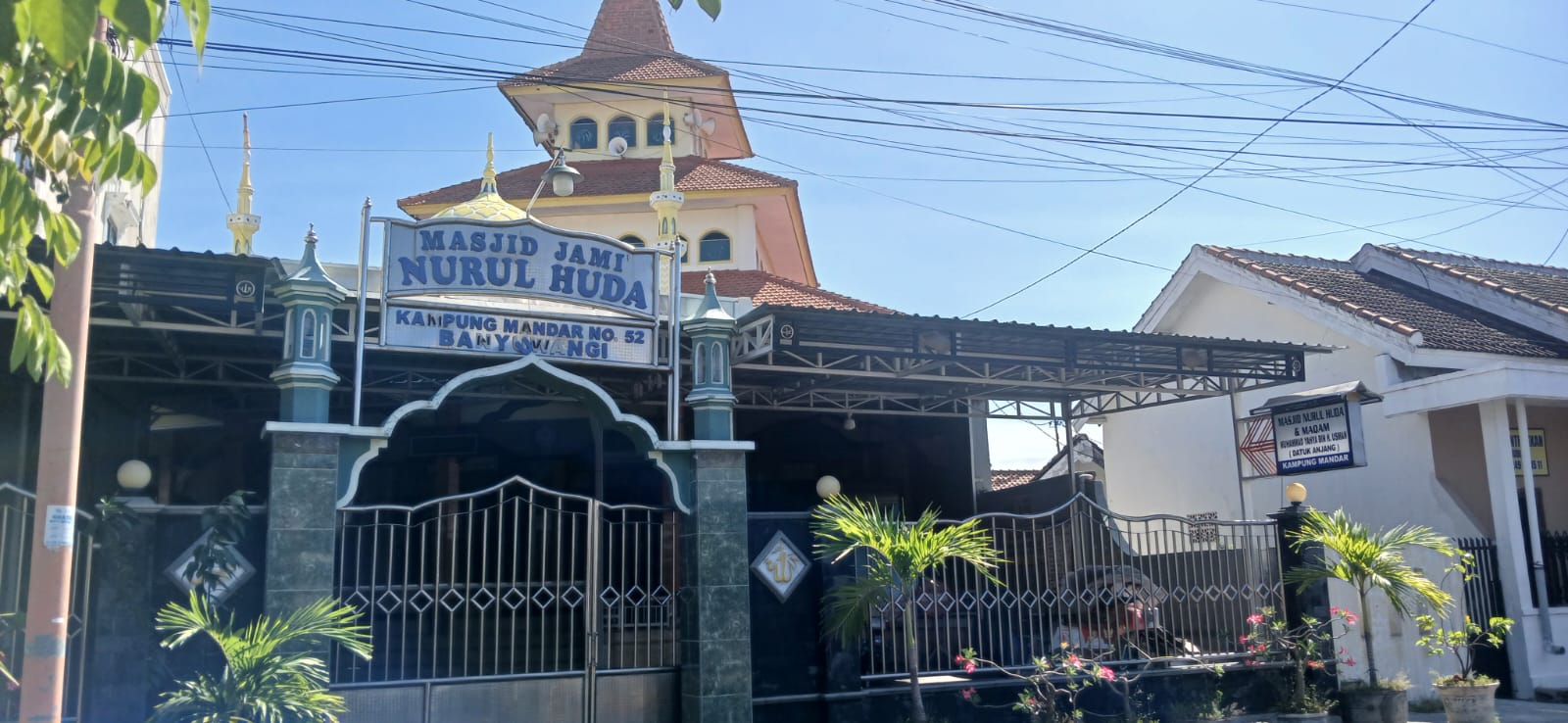 Foto Depan Masjid & Papan Nama — Nurul Huda, Kampung Mandar, Banyuwangi