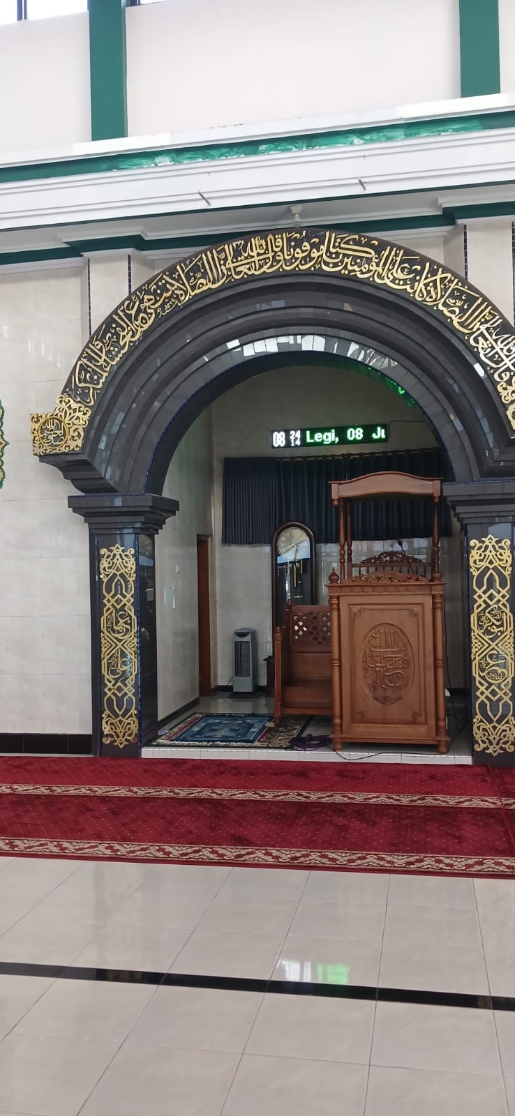 Foto Dalam Masjid (Mimbar/Mihrab) — Annisul Muttaqin, Bedewang, Songgon