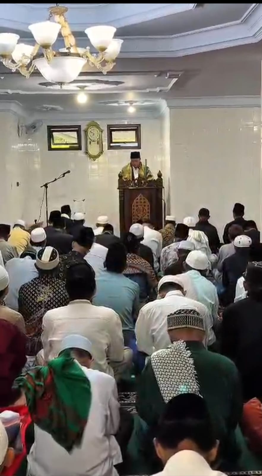 Foto Dalam Masjid (Mimbar/Mihrab) — Masjid Jami' Assa'adah, Kajarharjo, Kalibaru