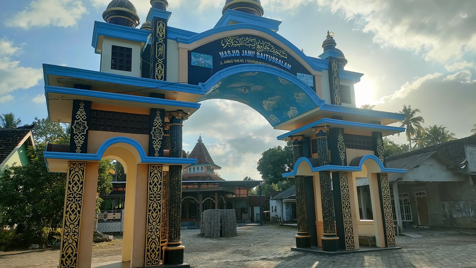 Foto Depan Masjid & Papan Nama — BAITUSSALAM, Buluagung, Siliragung