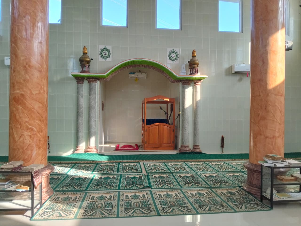 Foto Dalam Masjid (Mimbar/Mihrab) — AL-IKHLAS, Bajulmati, Wongsorejo