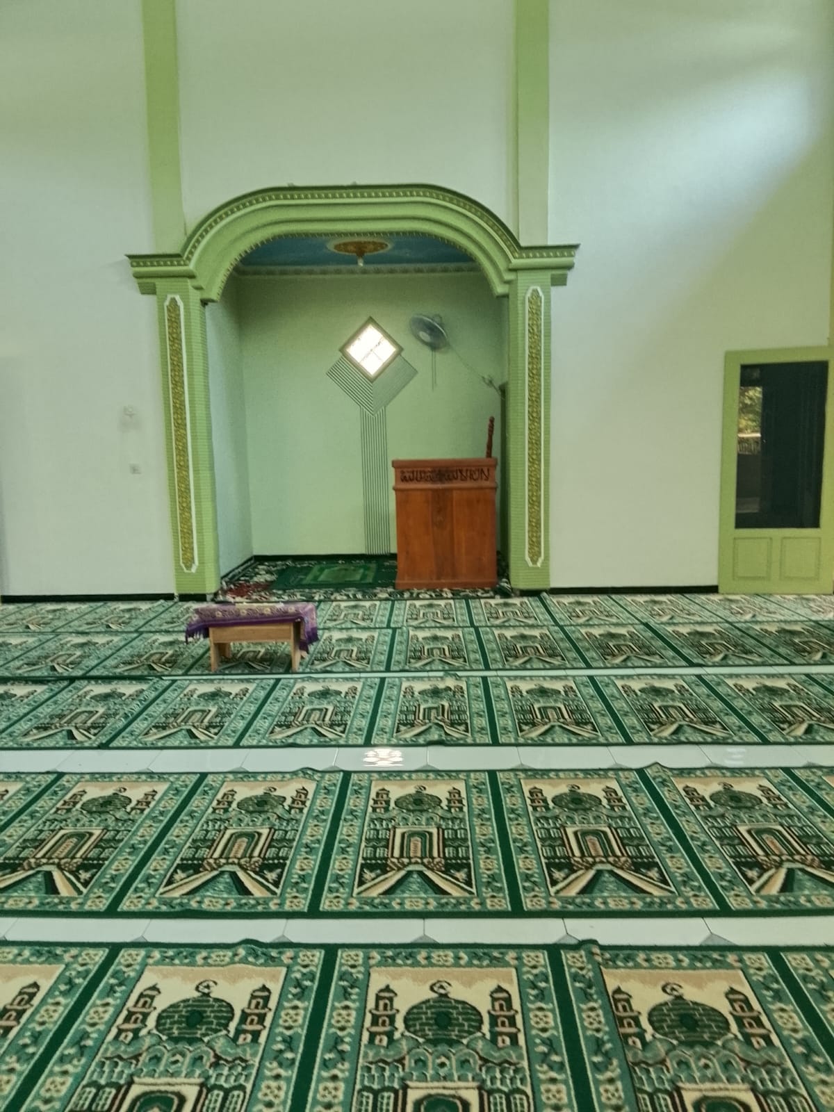 Foto Dalam Masjid (Mimbar/Mihrab) — AL-RIDLO, Barurejo, Siliragung