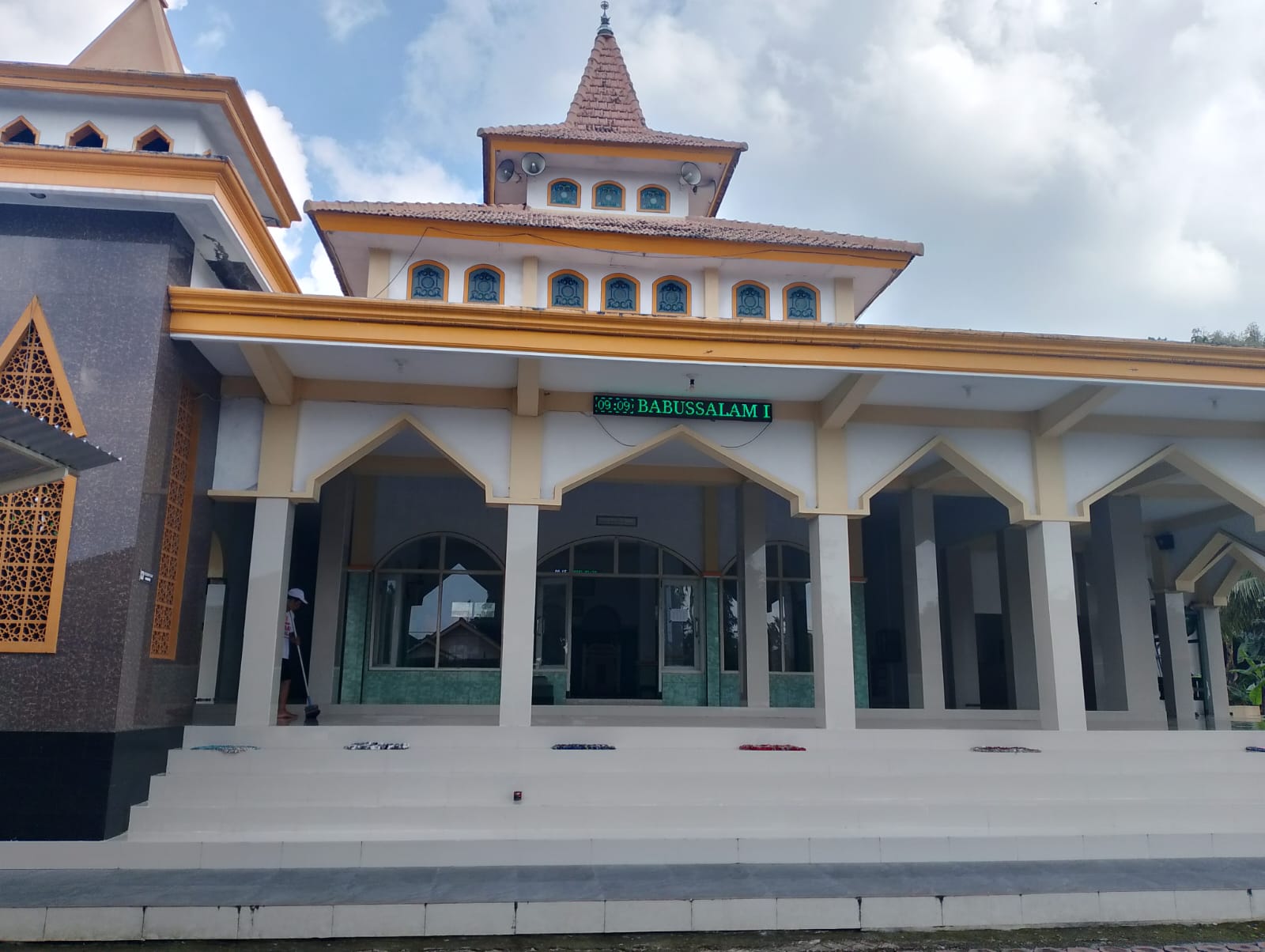 Foto Depan Masjid & Papan Nama — BABUSSALAM, Grogol, Giri