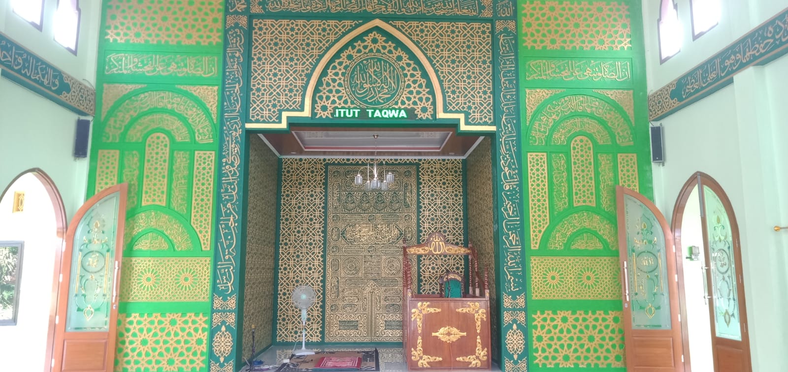 Foto Dalam Masjid (Mimbar/Mihrab) — BAITUT TAQWA, Bareng, Kabat
