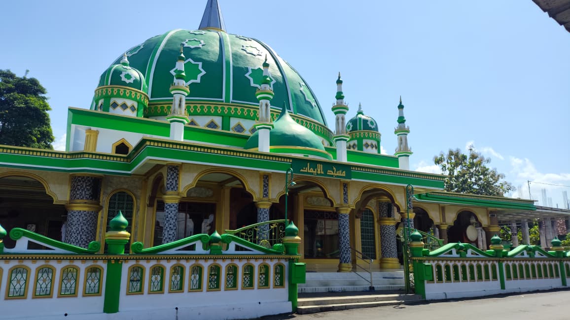 Foto Depan Masjid & Papan Nama — Masjid Al-Iman, Pengantigan, Banyuwangi