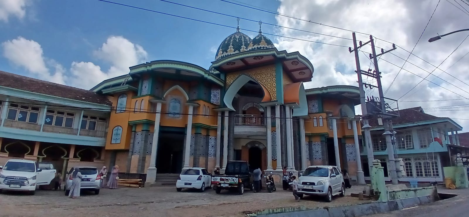 Foto Depan Masjid & Papan Nama — Al  Istiqomah, Bedewang, Songgon