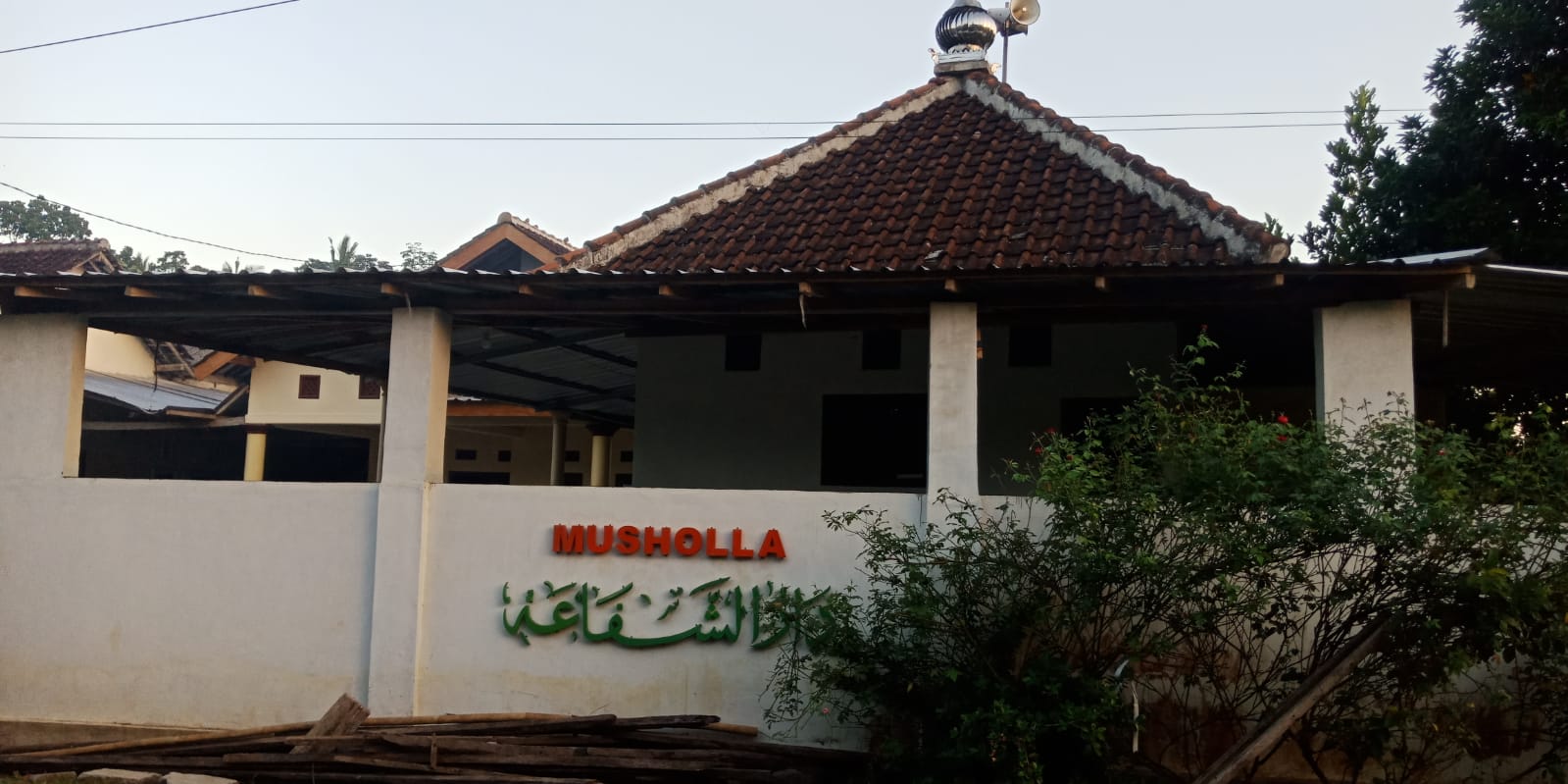Foto Depan Masjid & Papan Nama — DARUSYSYAFA'AH, Yosomulyo, Gambiran