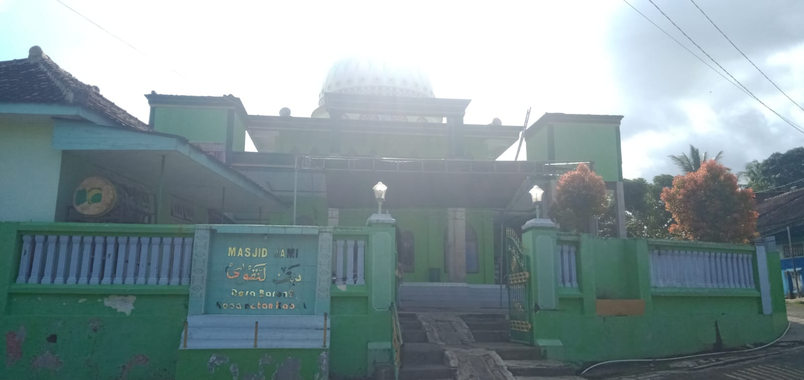 Foto Depan Masjid & Papan Nama — BAITUT TAQWA, Bareng, Kabat