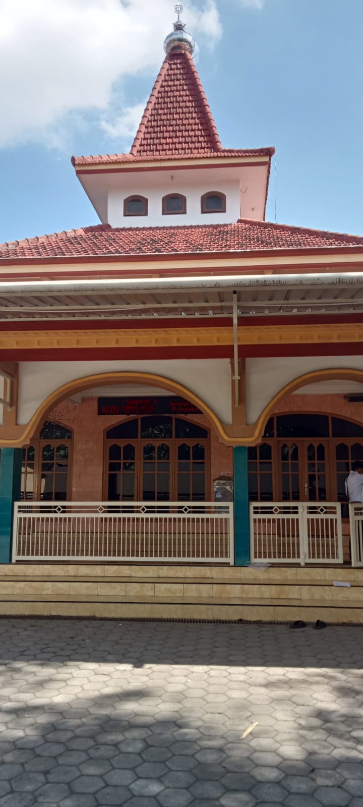 Foto Depan Masjid & Papan Nama — AL HIDAYAH, Seneporejo, Siliragung
