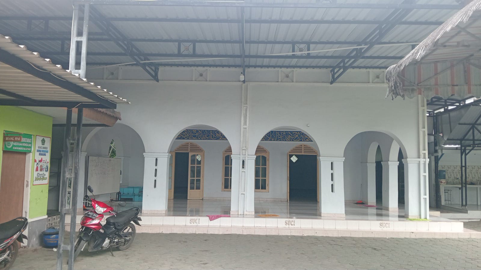 Foto Depan Masjid & Papan Nama — Sabillul Muttaqien, Kebondalem, Bangorejo