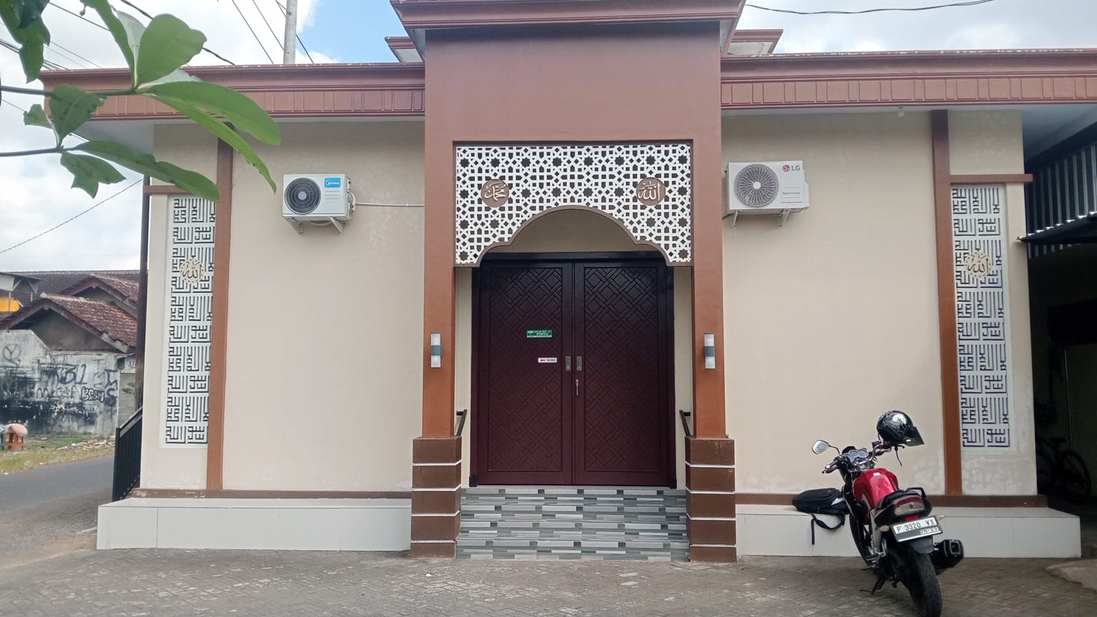 Foto Depan Masjid & Papan Nama — Al-Huda, Sukorejo, Bangorejo
