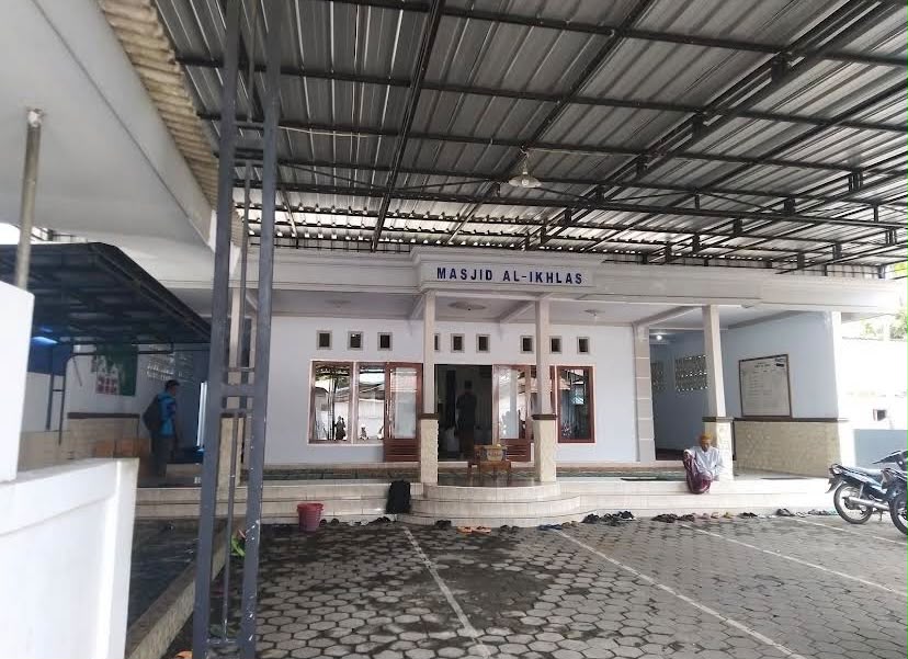 Foto Depan Masjid & Papan Nama — AL IKHLAS, Tegalharjo, Glenmore