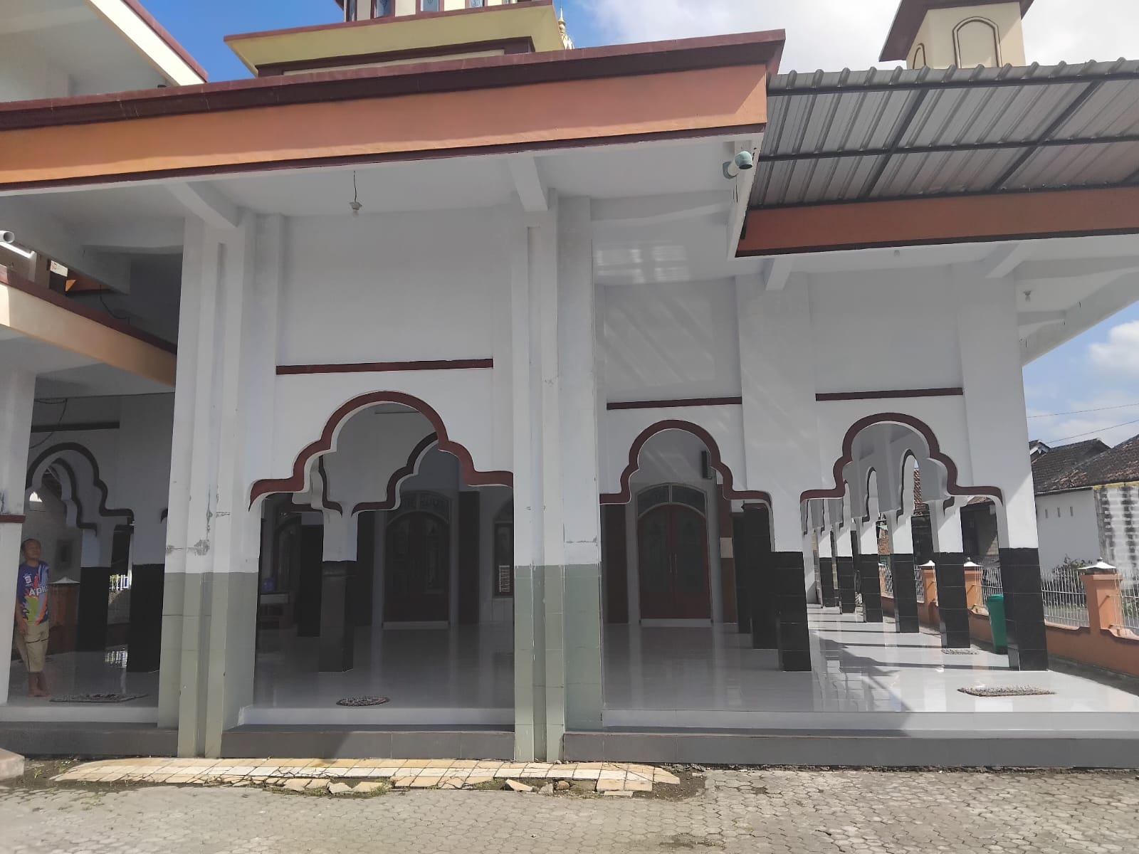 Foto Depan Masjid & Papan Nama — BAITUL MUTTAQIN, Labanasem, Kabat