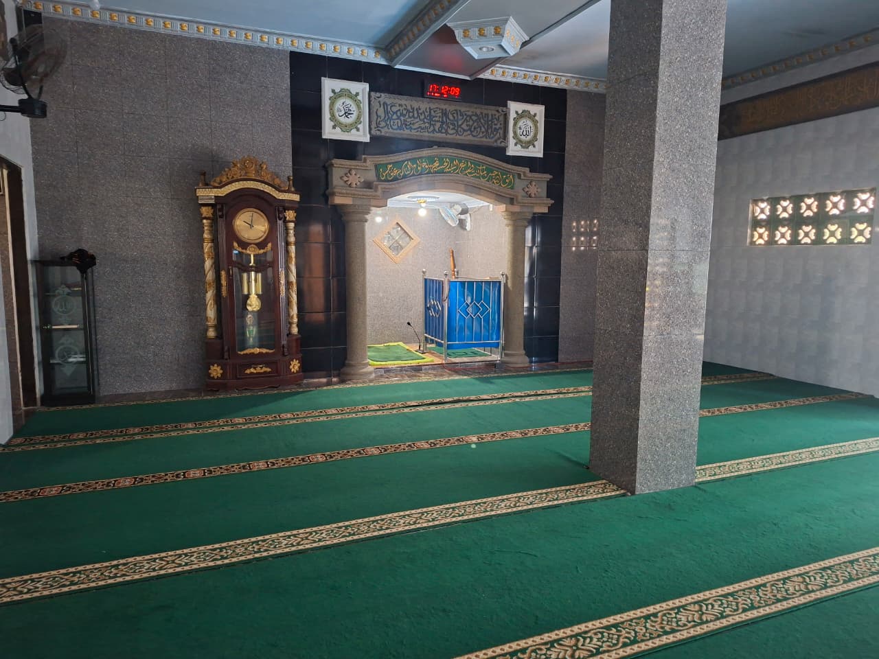 Foto Dalam Masjid (Mimbar/Mihrab) — BAITUTTAQWA, Kedungringin, Muncar
