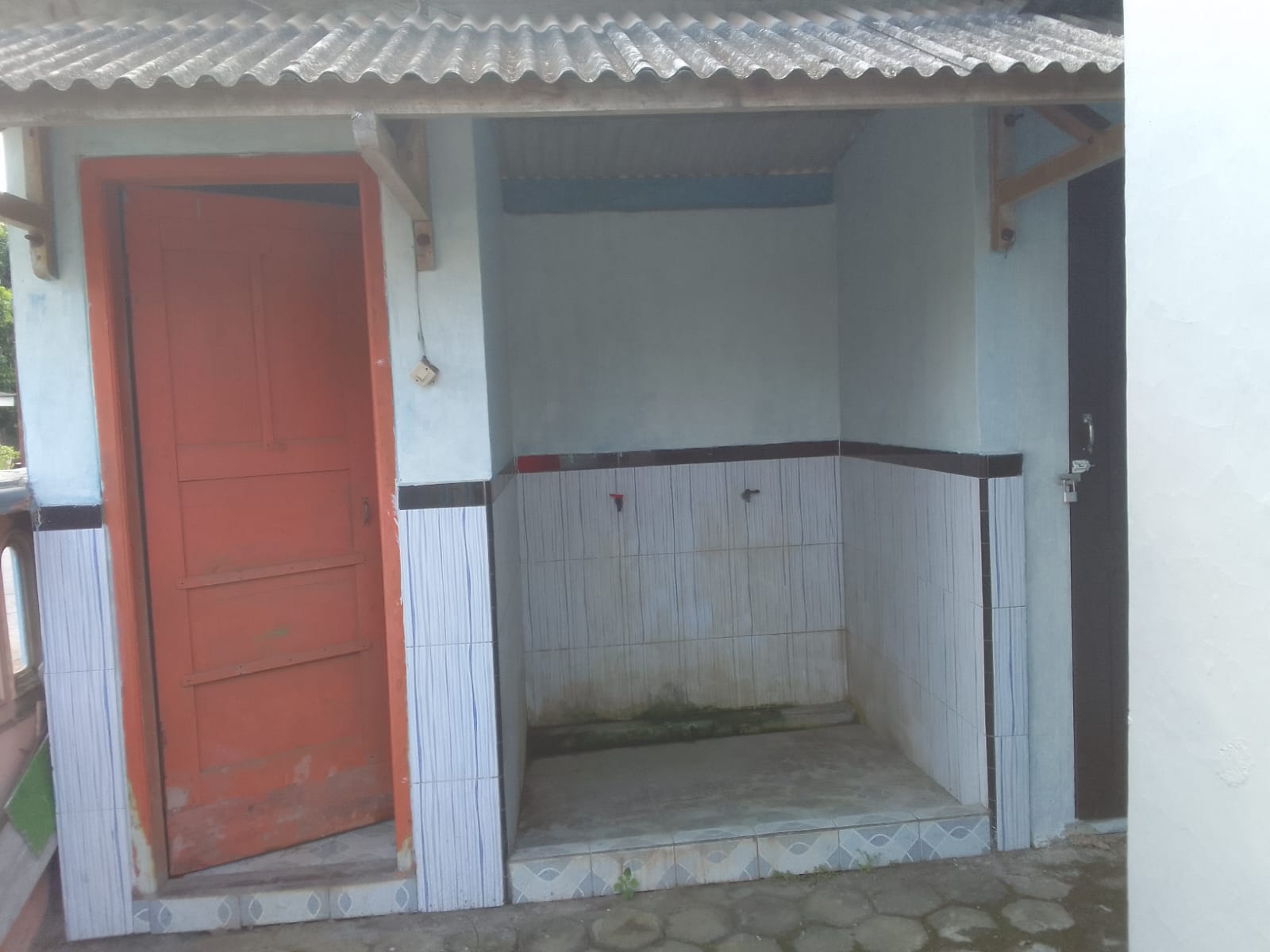 Foto Tempat Wudhu — Baitul Muqqorrobin, Sarongan, Pesanggaran