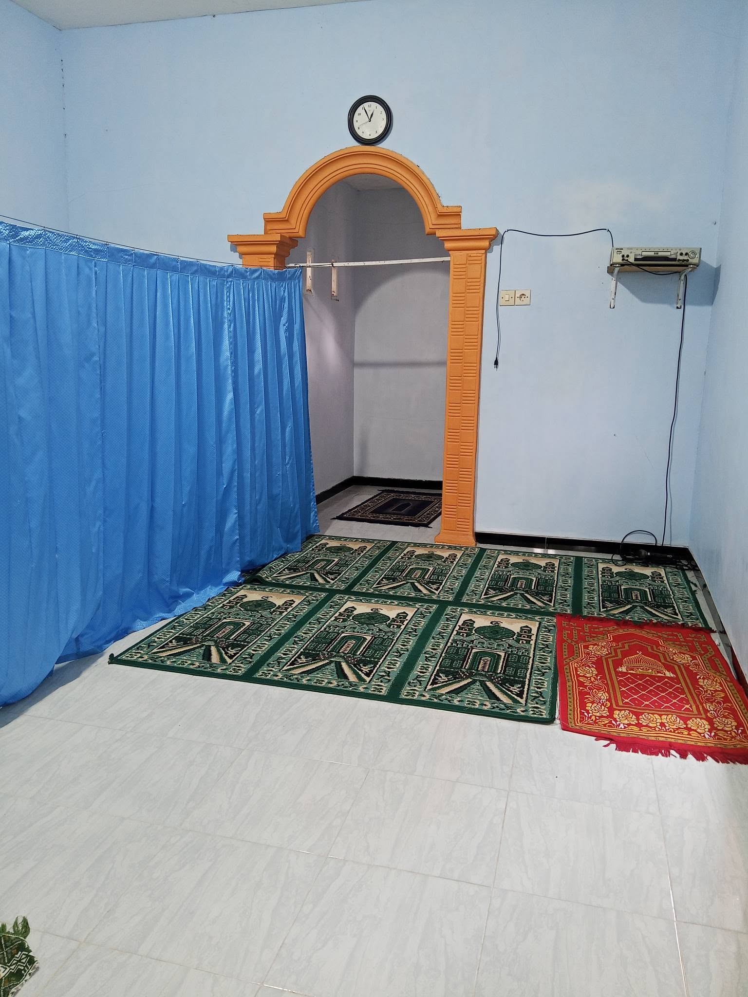 Foto Dalam Masjid (Mimbar/Mihrab) — DARUN NAJAH, Yosomulyo, Gambiran