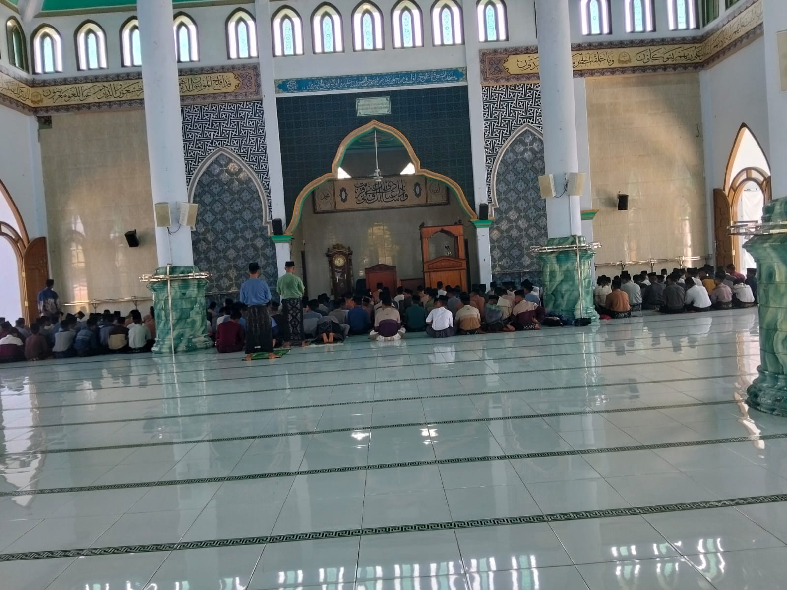 Foto Dalam Masjid (Mimbar/Mihrab) — Darusalam Gontor 4, Blimbingsari, Blimbingsari