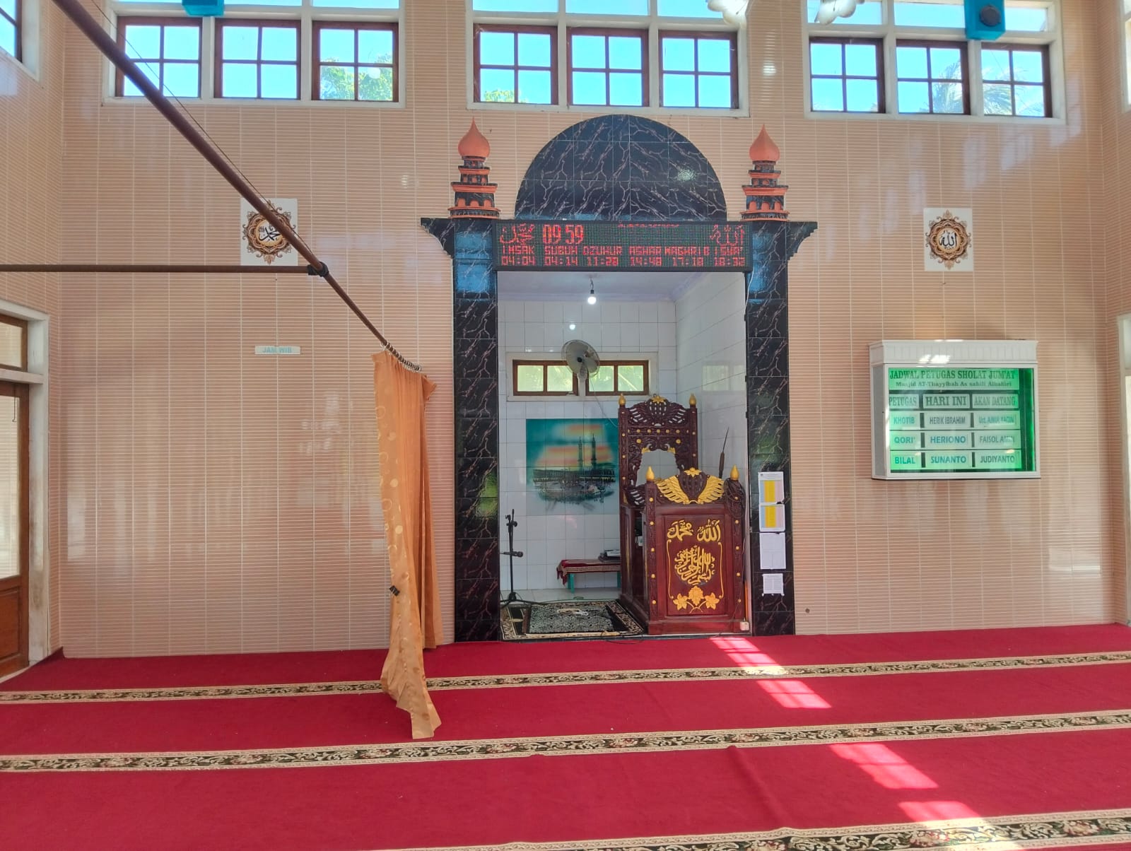 Foto Dalam Masjid (Mimbar/Mihrab) — AT-TOYYIBAH, Bimorejo, Wongsorejo