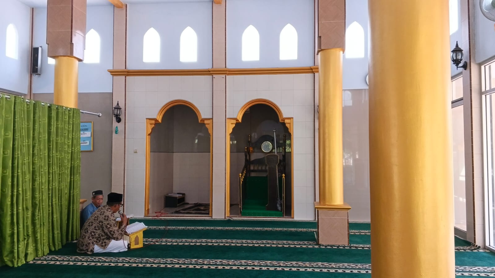 Foto Dalam Masjid (Mimbar/Mihrab) — DARUSSALAM, Margomulyo, Glenmore